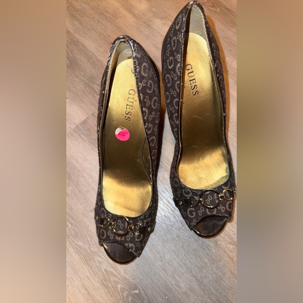 Preloved guess heels